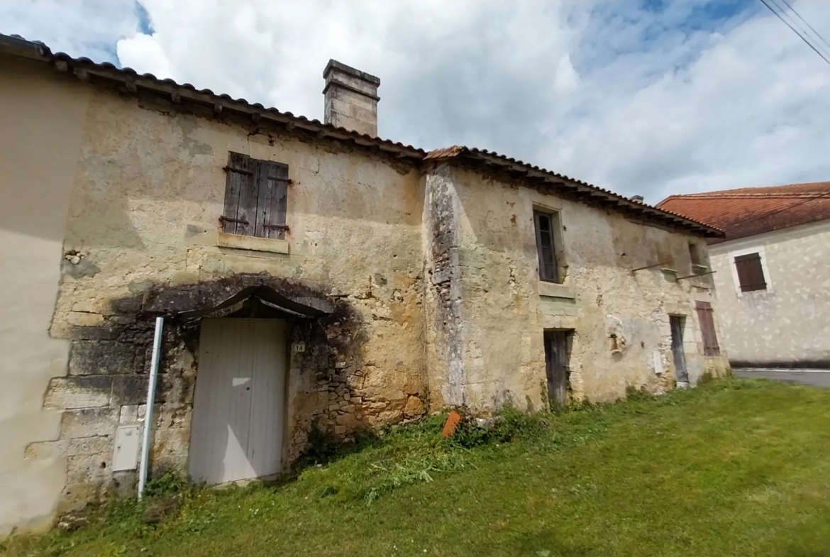 Maison en pierre à rénover dans le Périgord Vert 