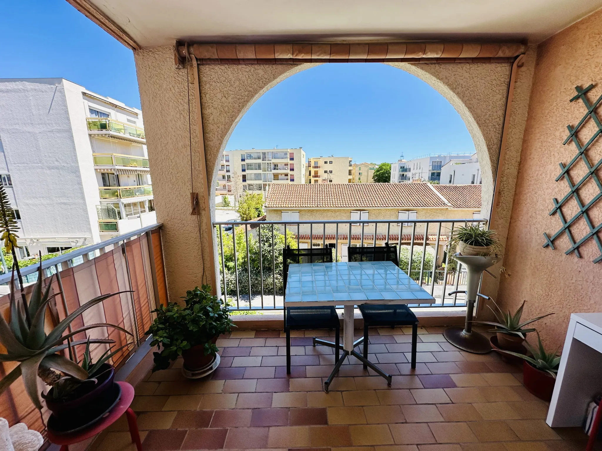 Appartement T4 80m² avec Terrasse et Garage à Six Fours Les Plages 