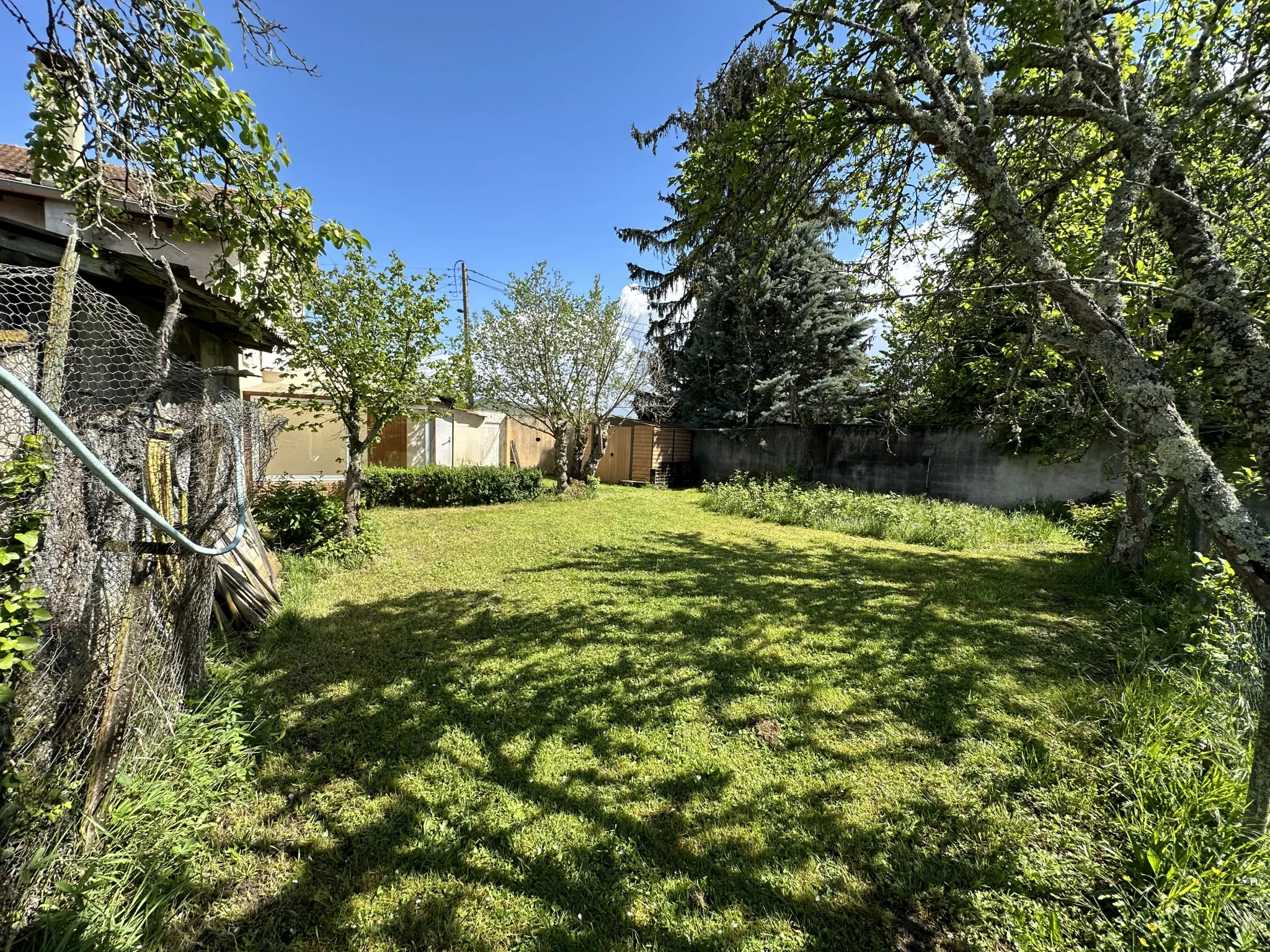 Maison à rénover avec 3325 m² de terrain à Bellerive-sur-Allier 