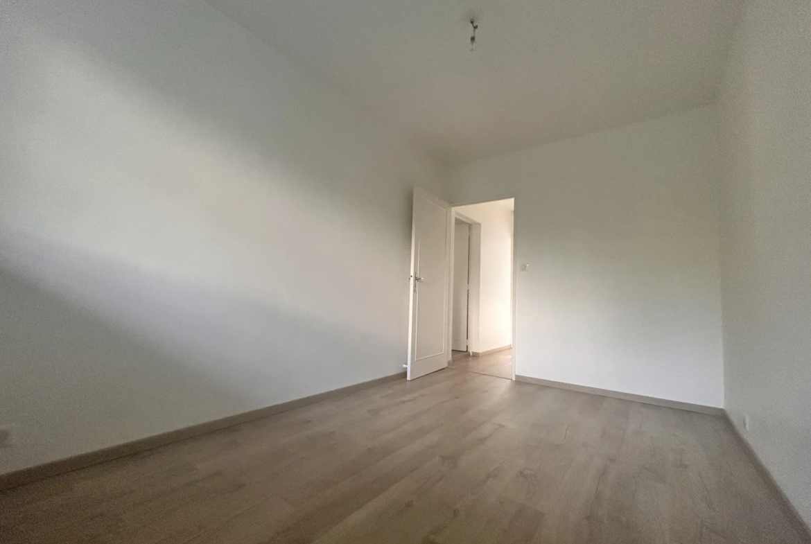 À vendre : Appartement T4 de 77,88 m² à Chamalieres avec piscine 