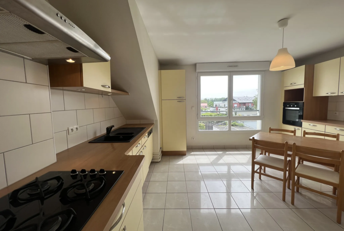 À vendre : Appartement 4 pièces en attique à Colmar avec terrasse 