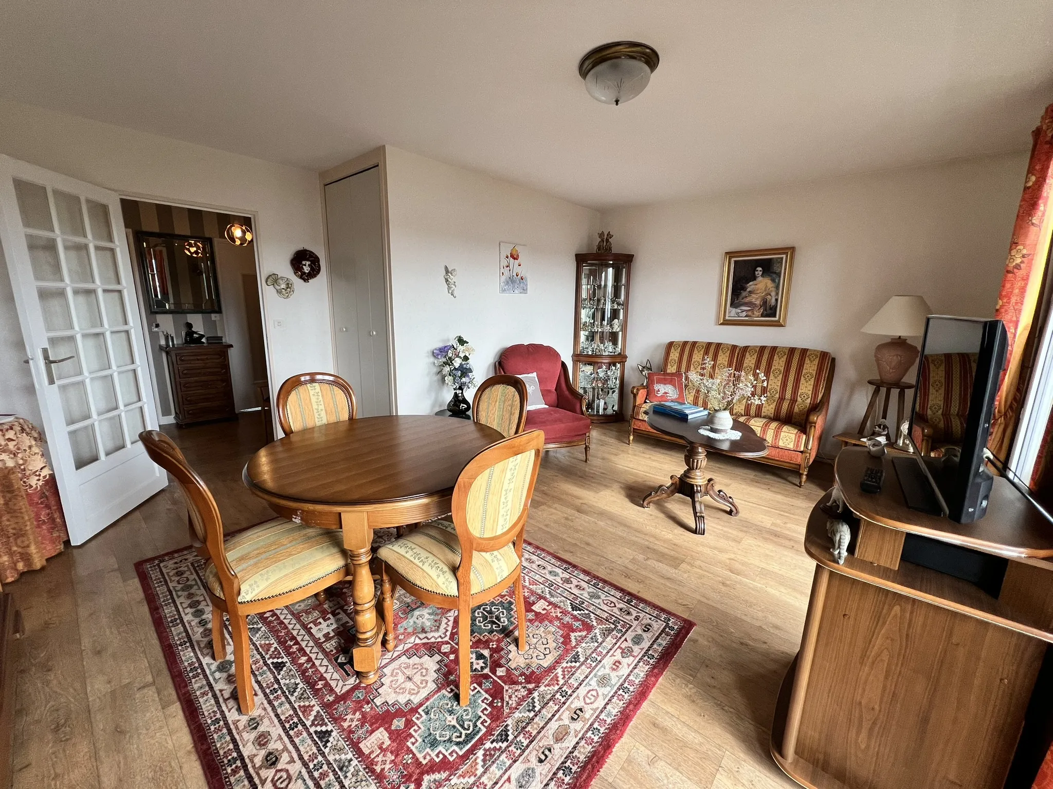 Spacieux appartement avec terrasse et balcon à Evreux 