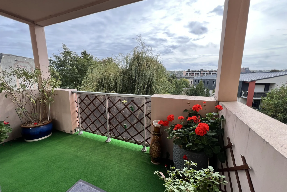 Spacieux appartement avec terrasse et balcon à Evreux 