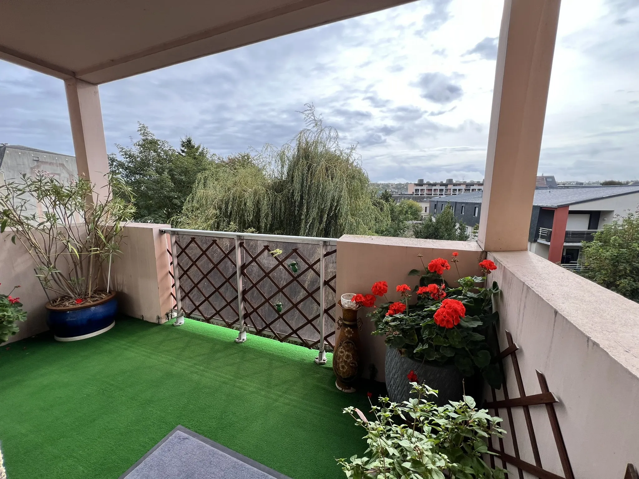 Spacieux appartement avec terrasse et balcon à Evreux 