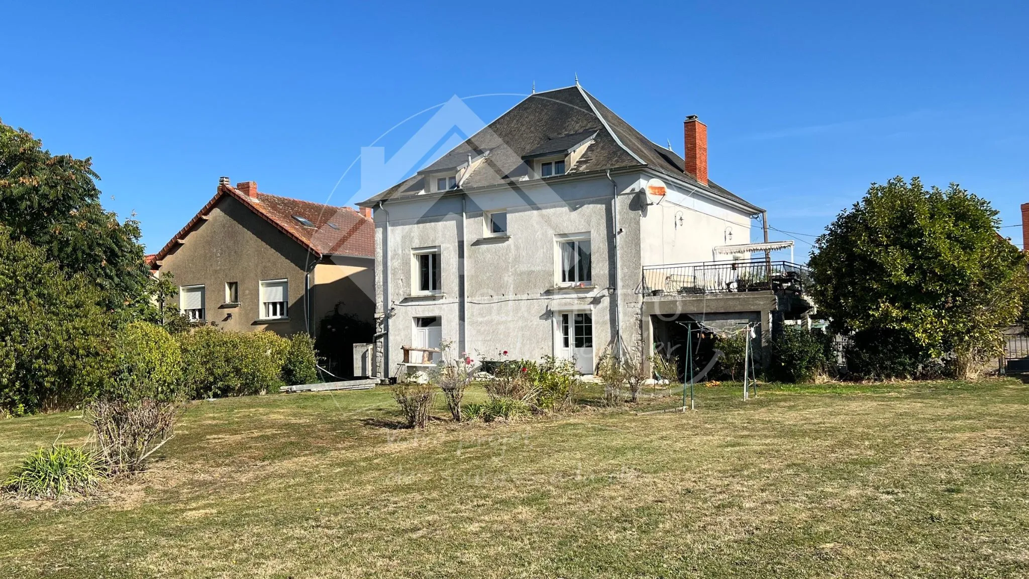 Charmante maison à Blet avec jardin de 4118 m² 