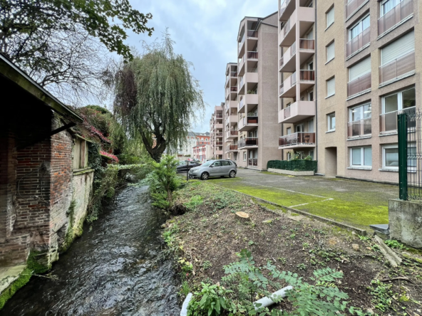 Spacieux appartement avec terrasse et balcon à Evreux