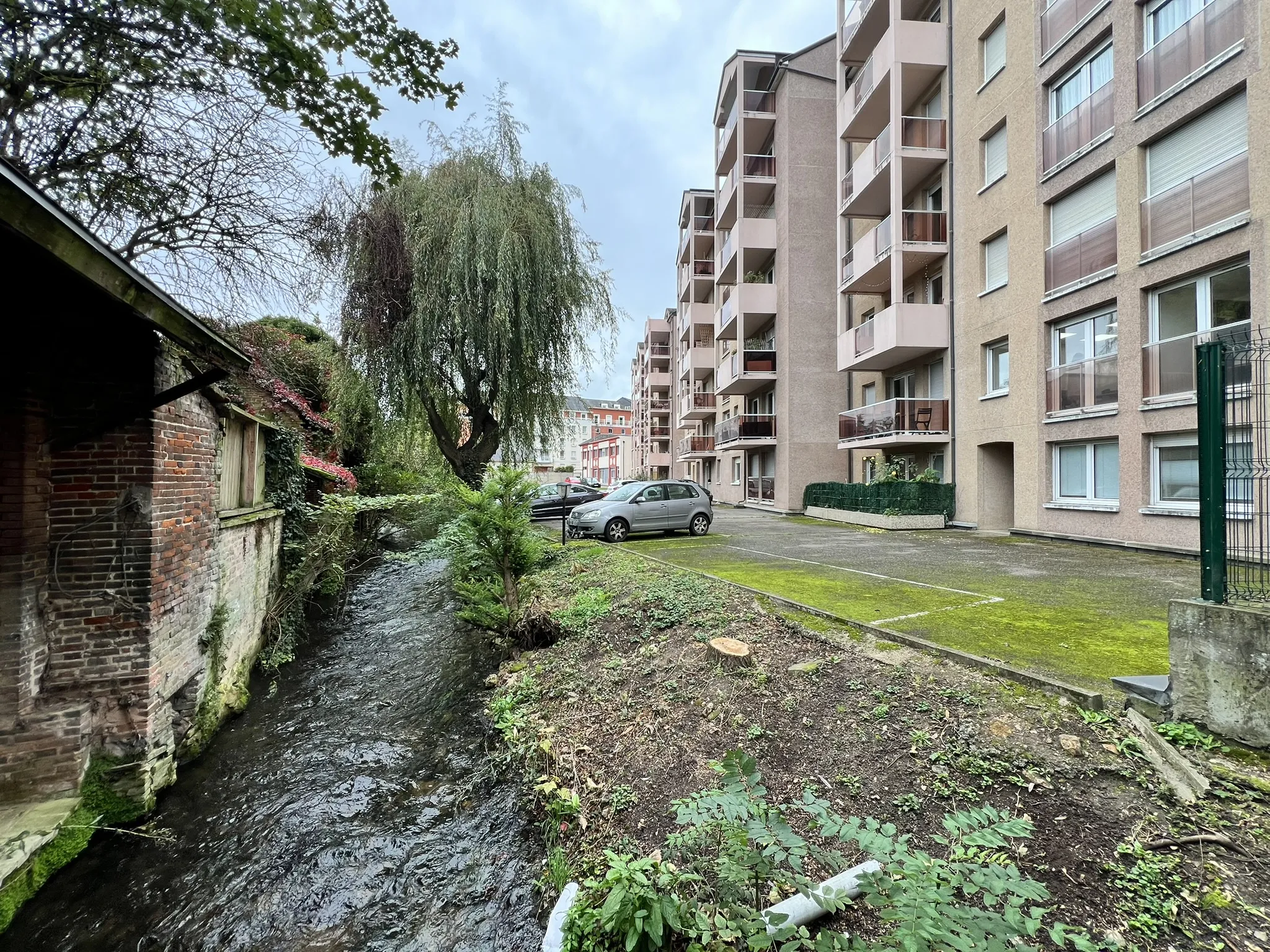 Spacieux appartement avec terrasse et balcon à Evreux 