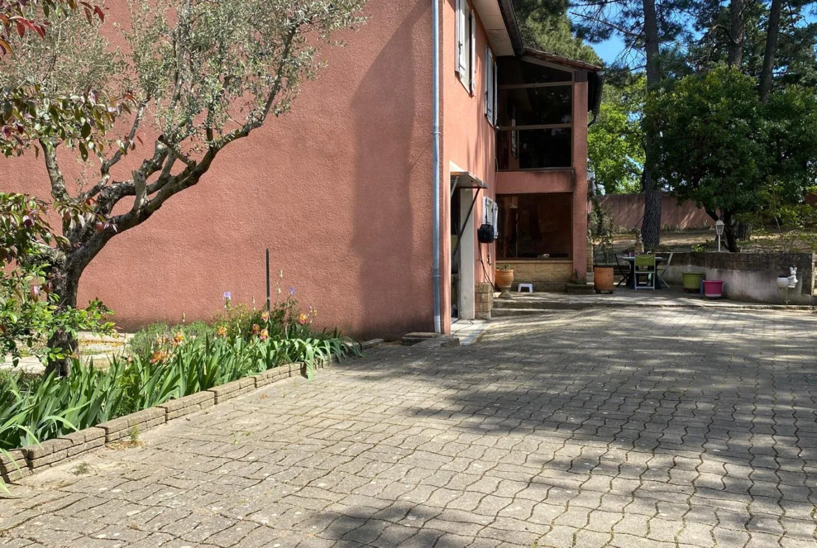 Vente villa 125 m² à Mornas avec jardin et garage 