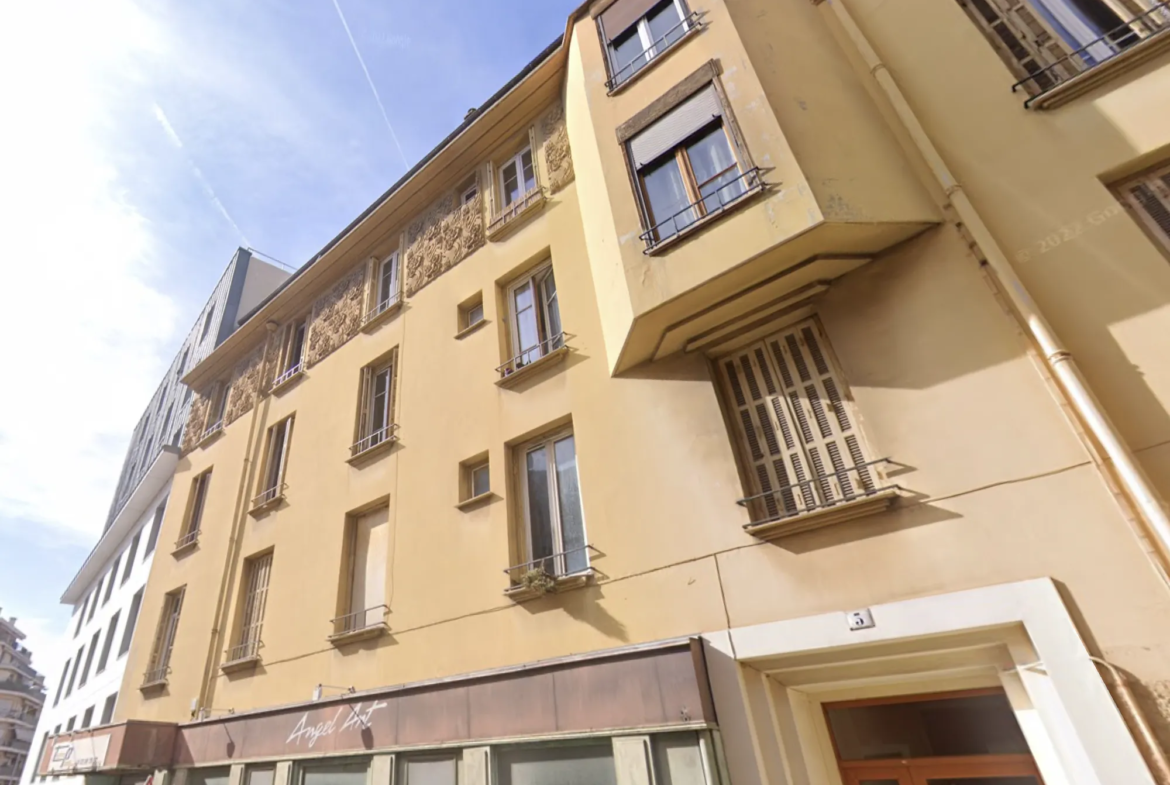 À vendre : Appartement 2 pièces à rénover à Nice - St Jean d'Angély 