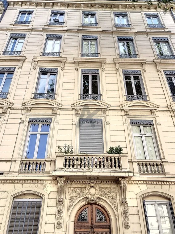 Appartement T1 de 36 m² à vendre à Lyon 6 - Dernier étage avec vue dégagée 