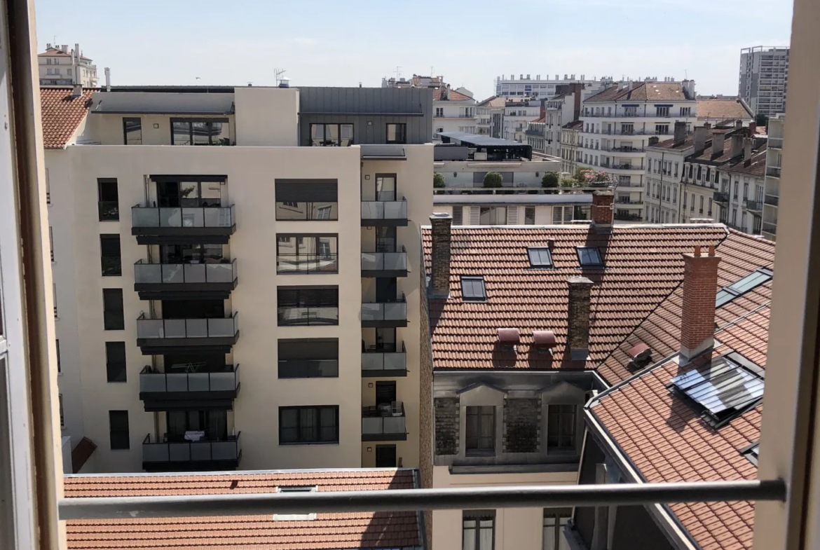 Appartement T1 de 36 m² à vendre à Lyon 6 - Dernier étage avec vue dégagée 