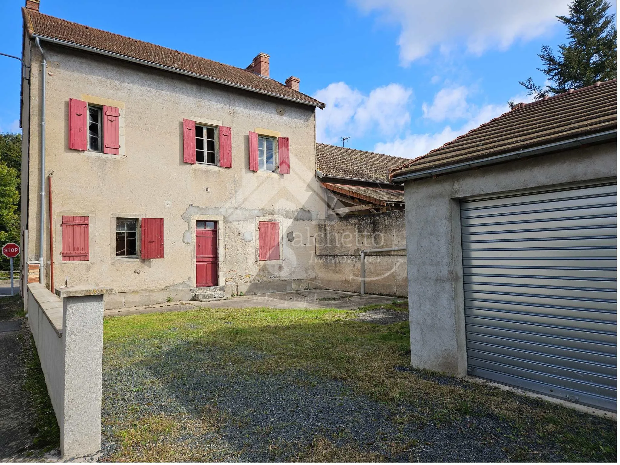 Maison de village à rénover à Beaulon 