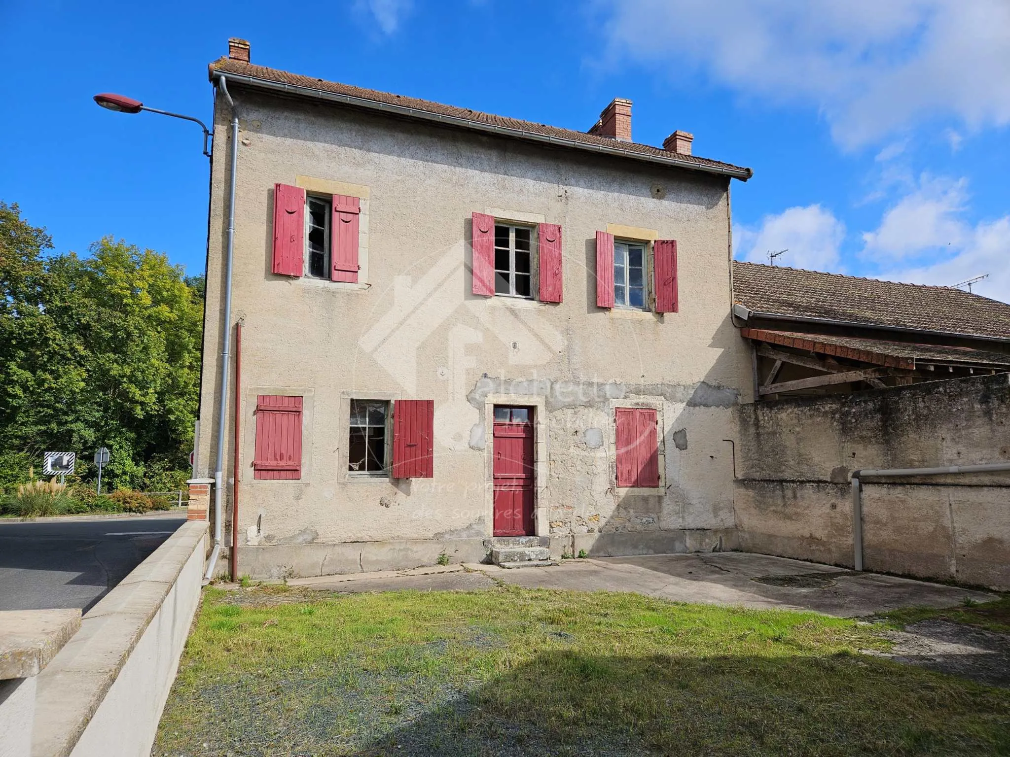 Maison de village à Beaulon à rénover 