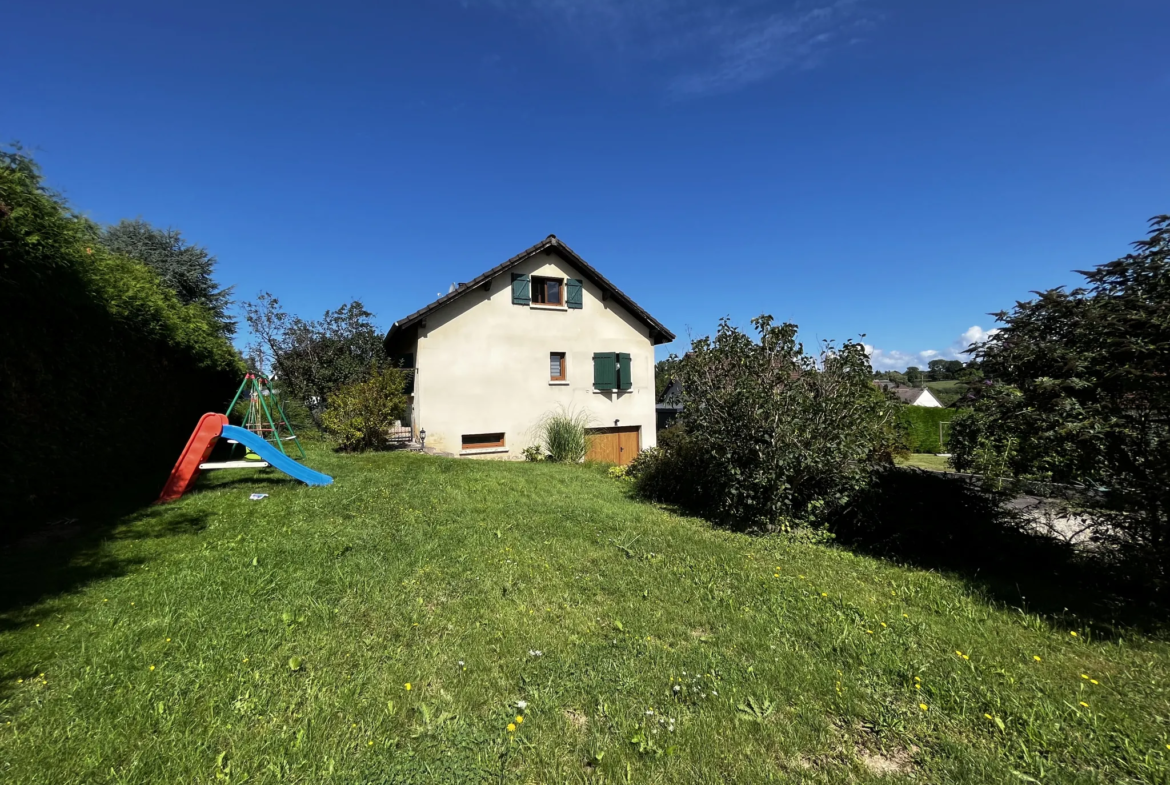 Maison à Couthenans avec 3 chambres et garage pour 2 véhicules 