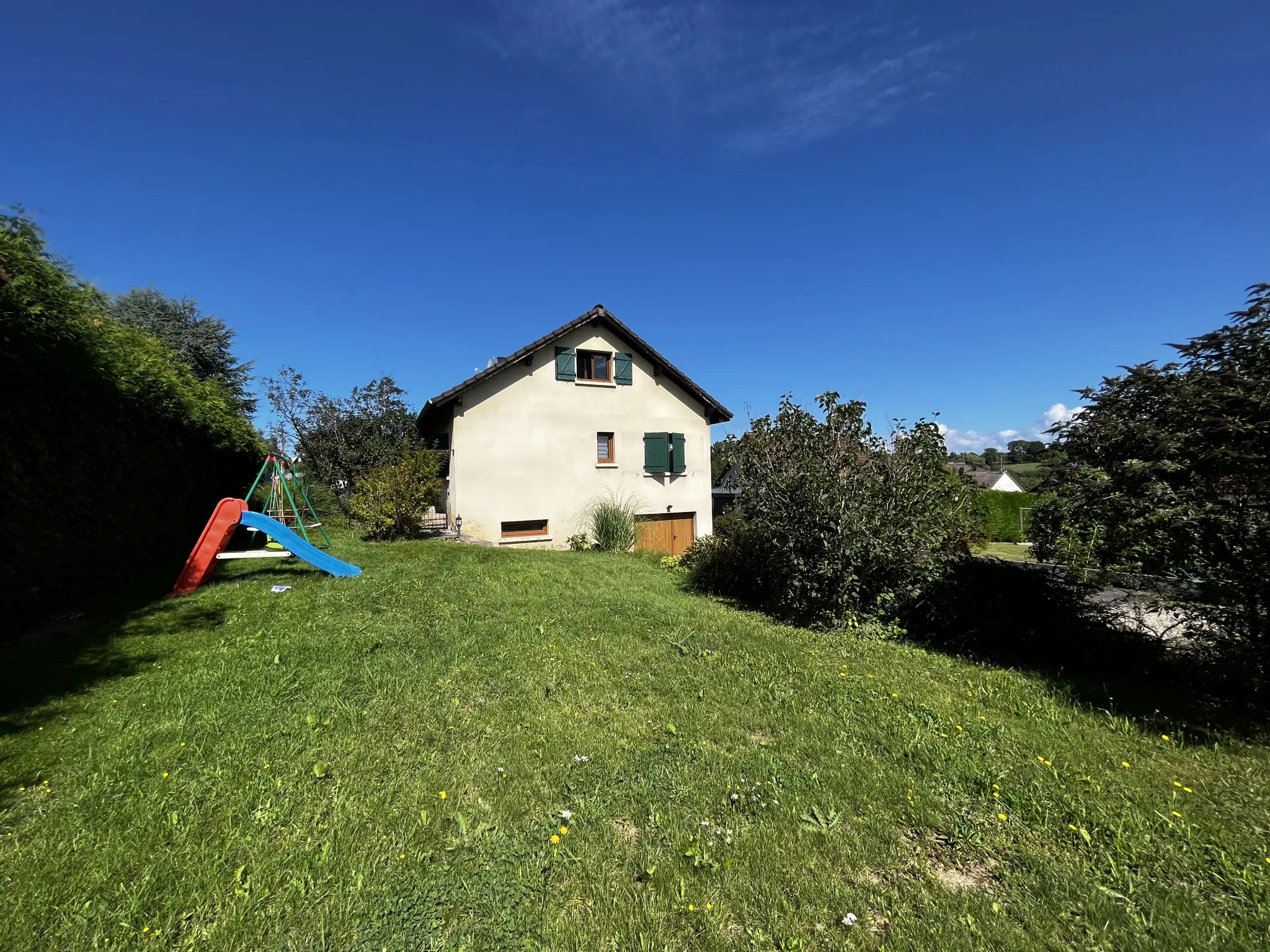 Maison à Couthenans avec 3 chambres et garage pour 2 véhicules 