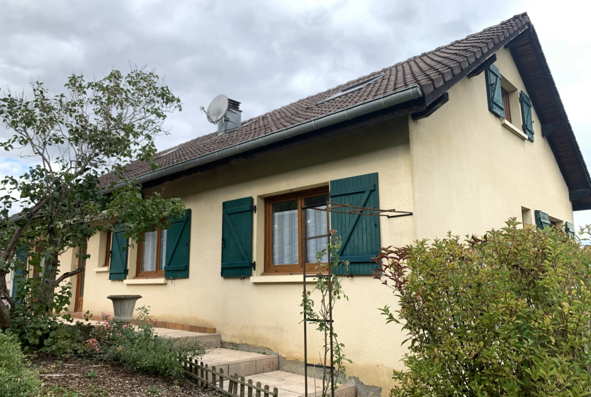 Maison à Couthenans avec 3 chambres et garage pour 2 véhicules 