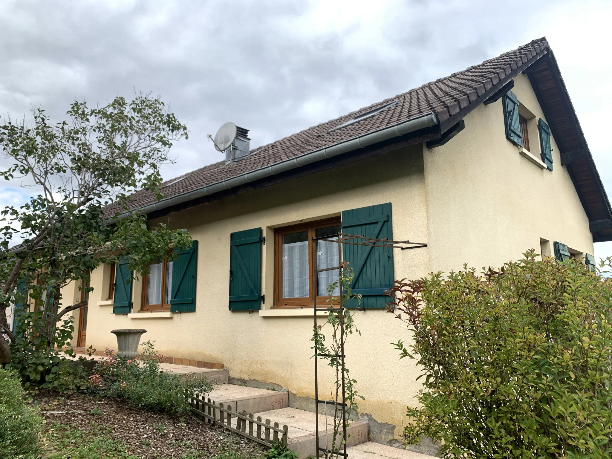 Maison à Couthenans avec 3 chambres et garage pour 2 véhicules 