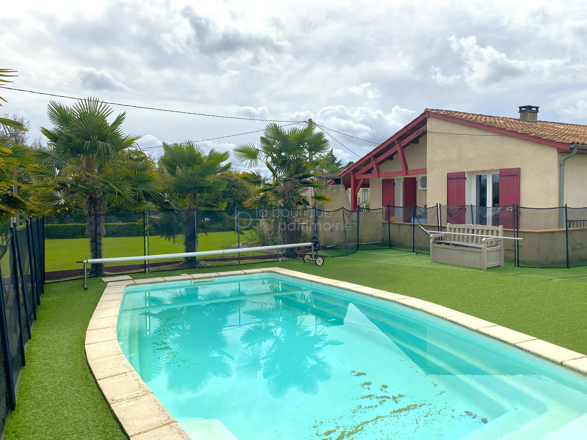 Maison de plain-pied, 160 m² avec piscine à Sainte Bazeille 