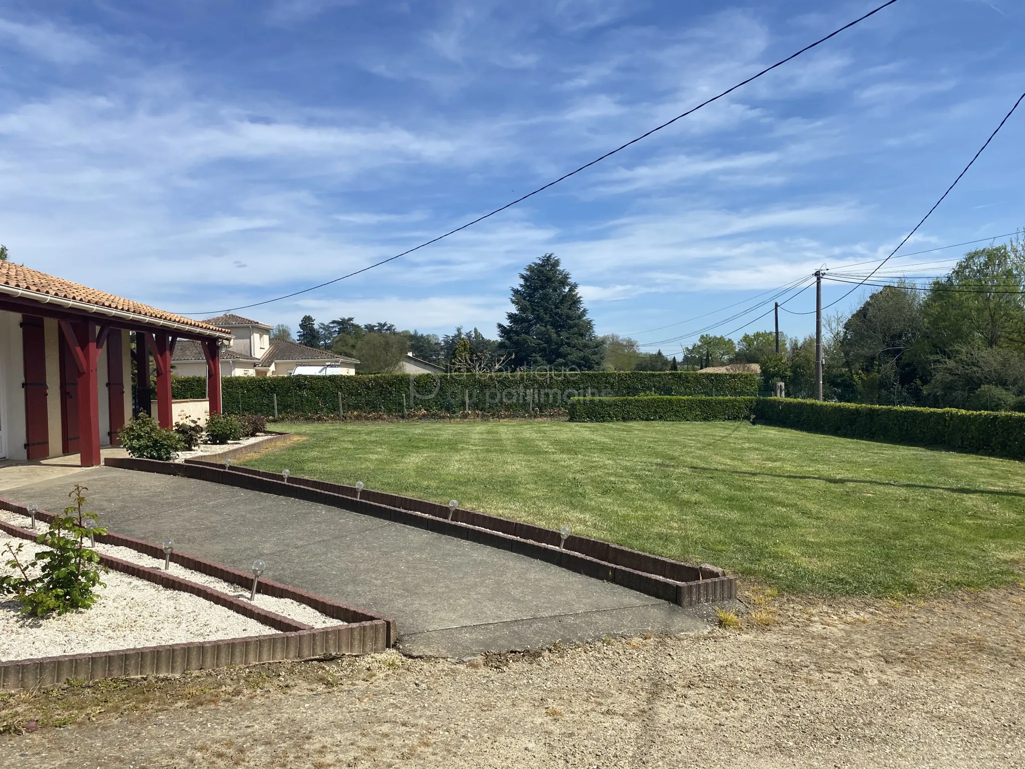 Maison de plain-pied 160 m² avec piscine à Sainte-Bazeille 