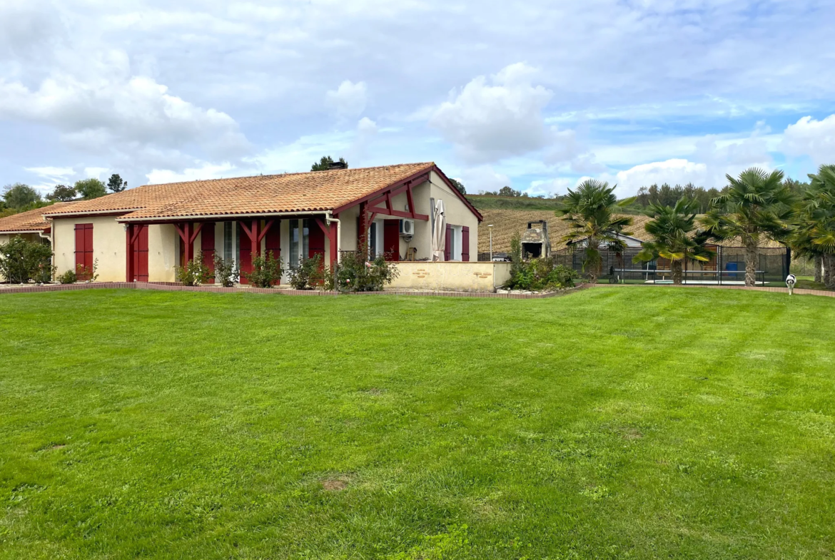 Maison de plain-pied, 160 m² avec piscine à Sainte Bazeille 