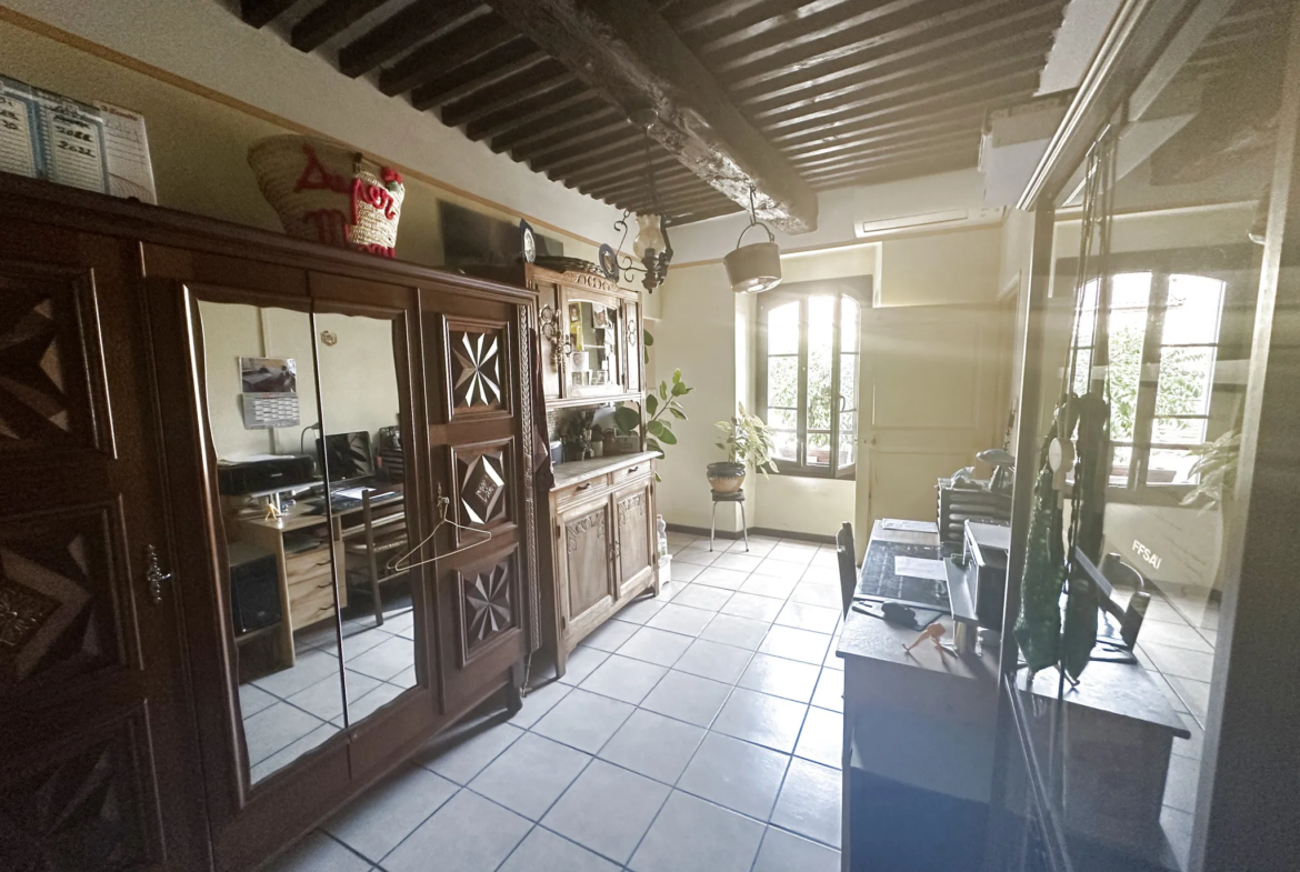 Maison de village à vendre à Courthézon - 6 pièces - 180 000 € 