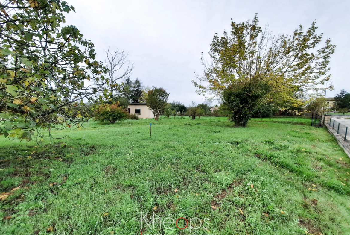 Terrain constructible viabilisé de 908 m² à Pellegrue 