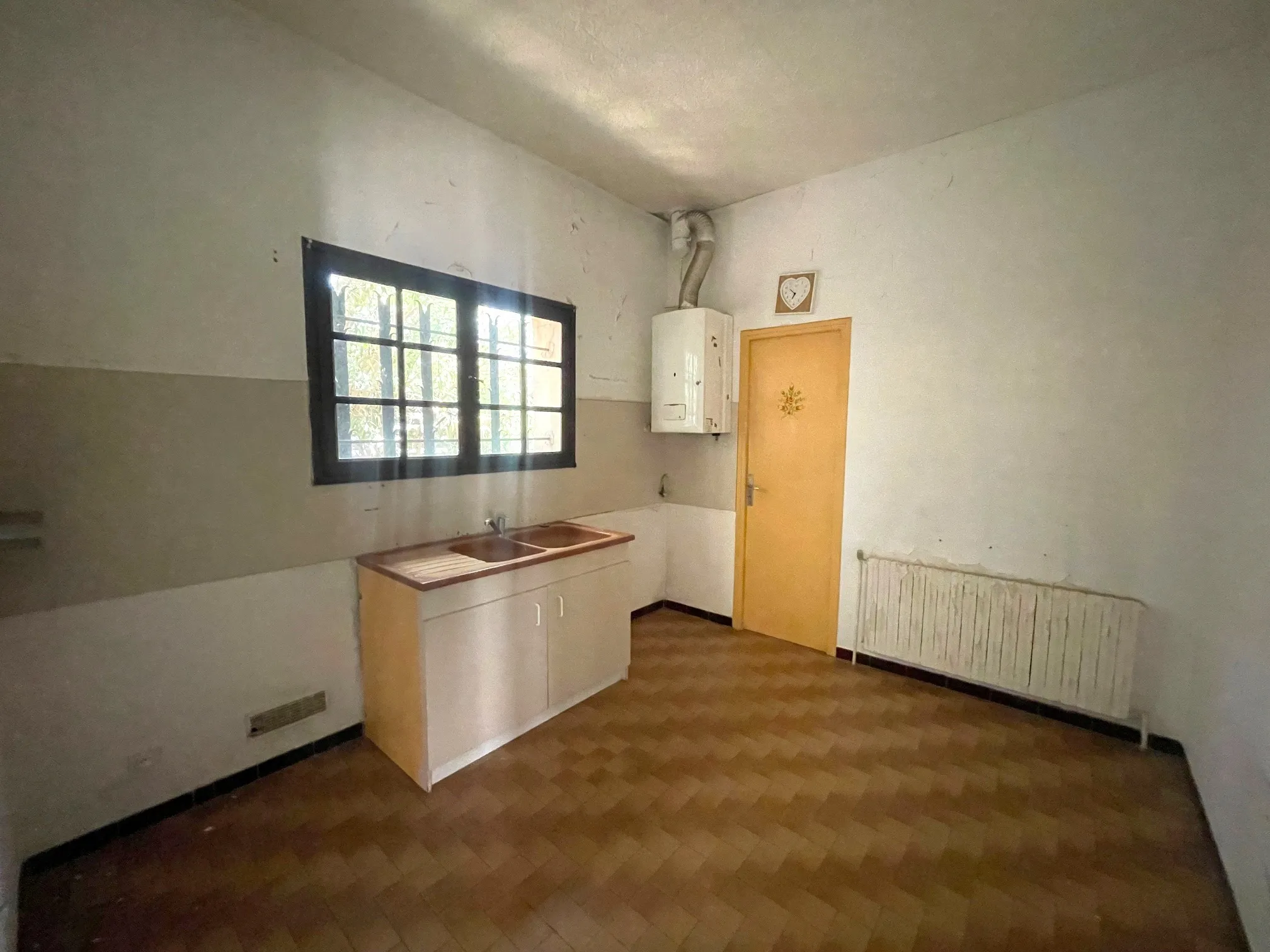 Charmante Maison à Rénover de 85 m² à Lunel 