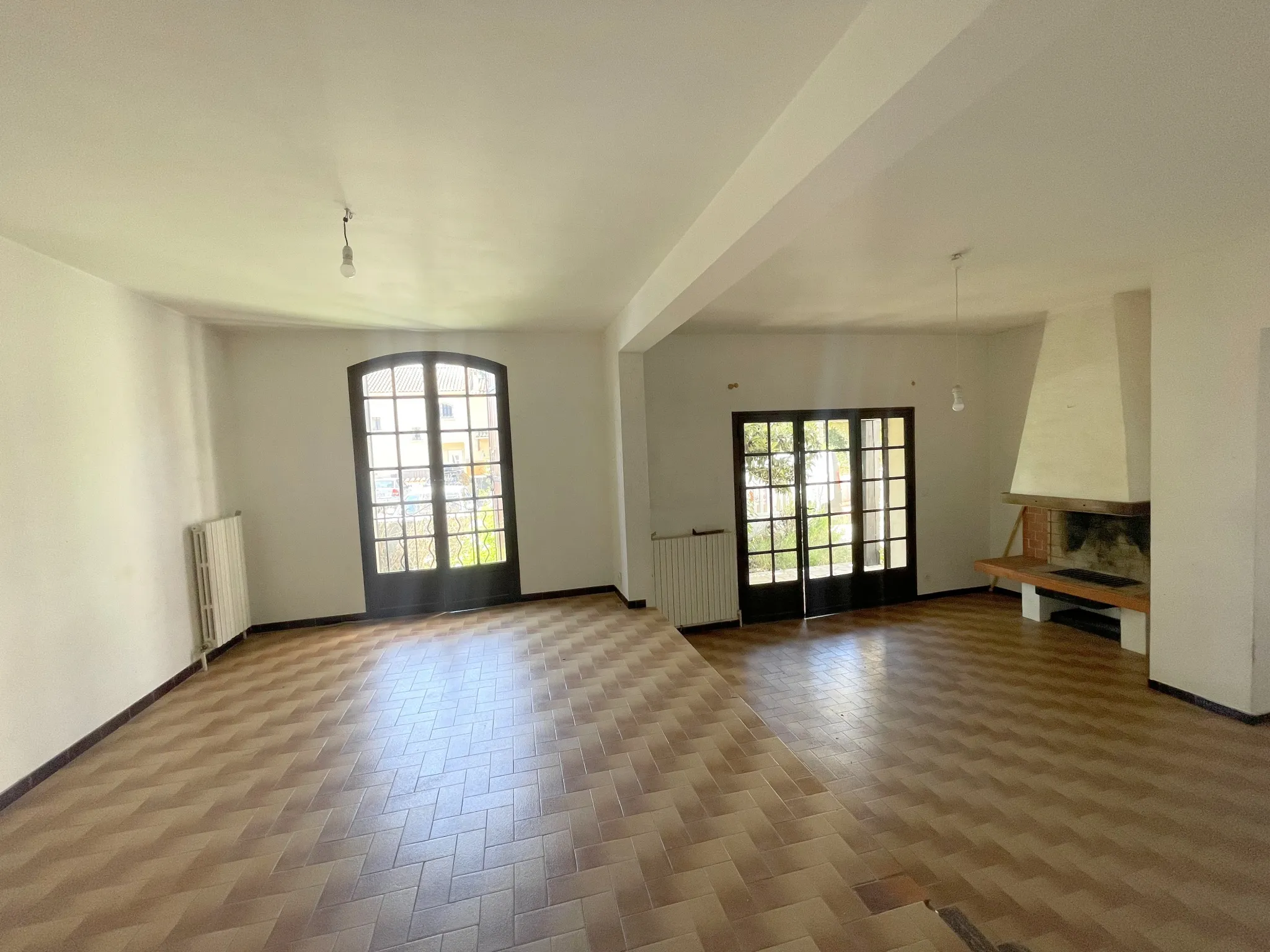 Charmante Maison à Rénover de 85 m² à Lunel 