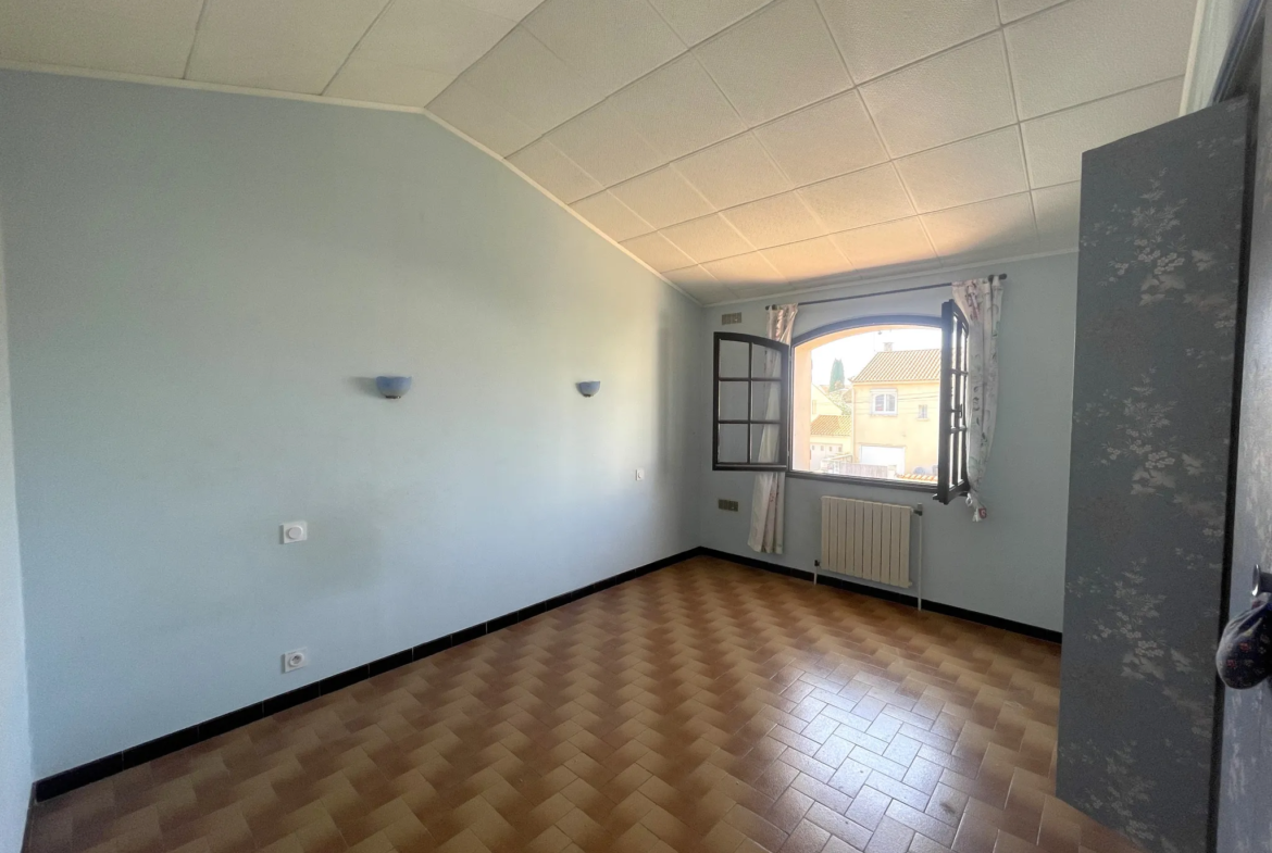 Charmante Maison à Rénover de 85 m² à Lunel 