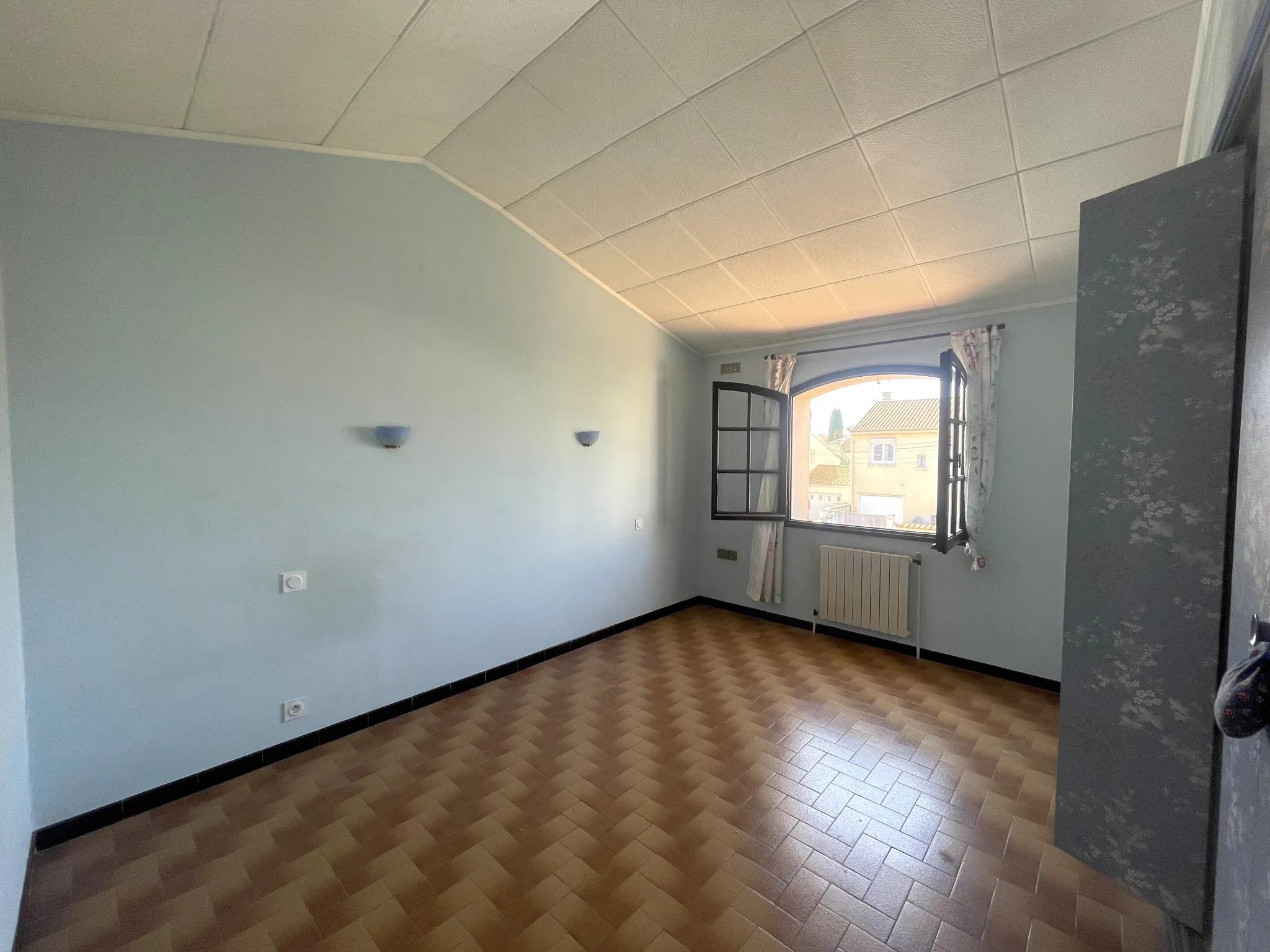 Charmante Maison à Rénover de 85 m² à Lunel 