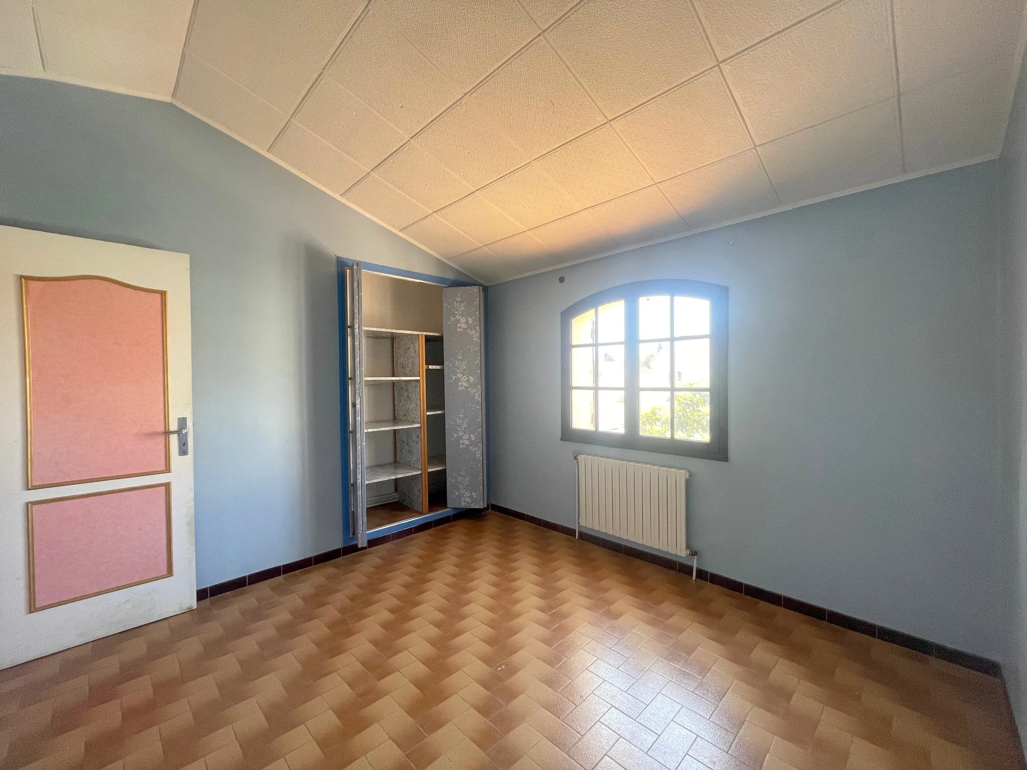 Charmante Maison à Rénover de 85 m² à Lunel 