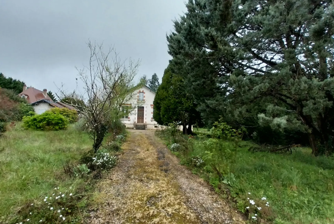 Maison à l'entrée de Ribérac avec 4 chambres 