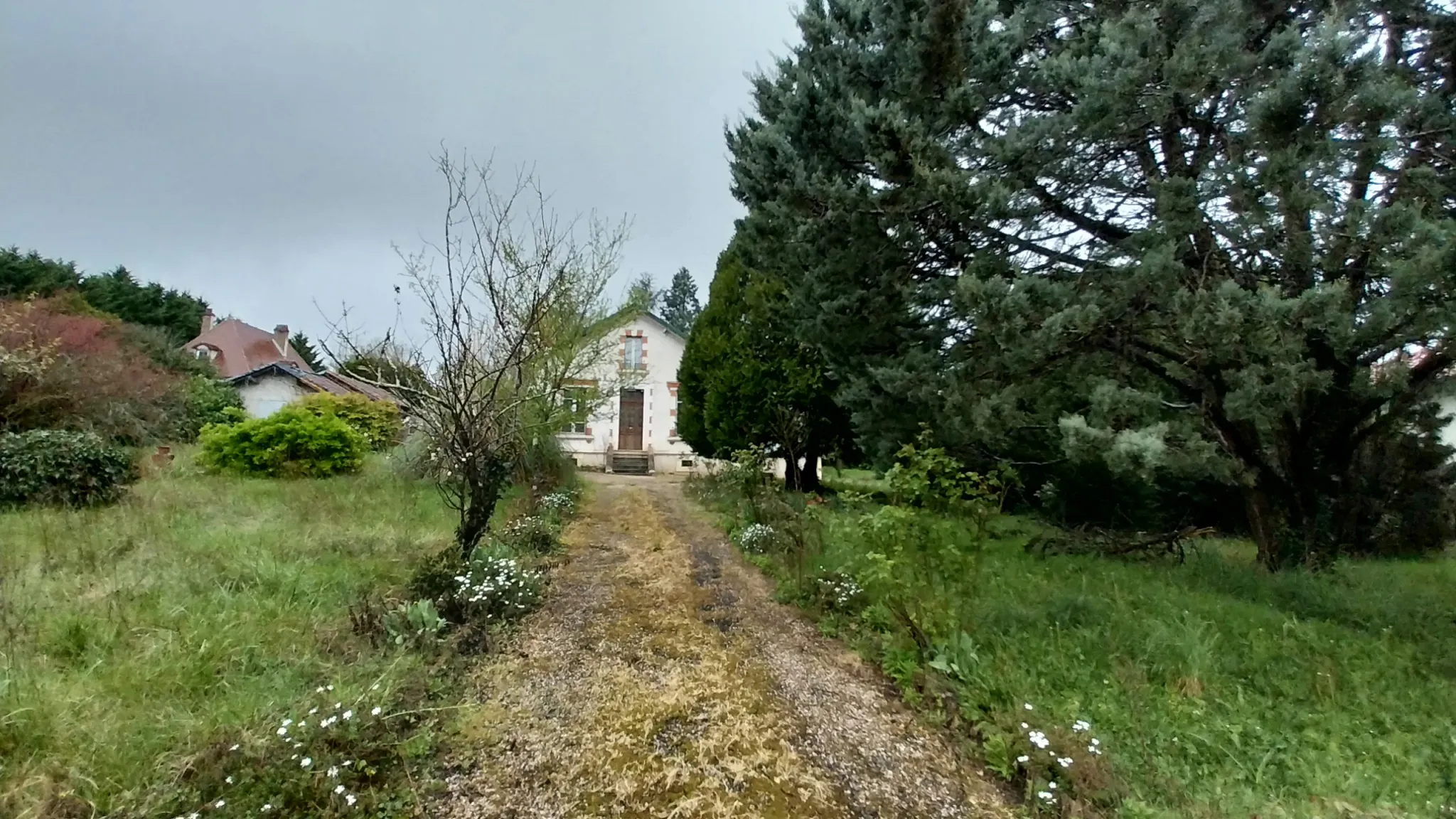 Maison à l'entrée de Ribérac avec 4 chambres 