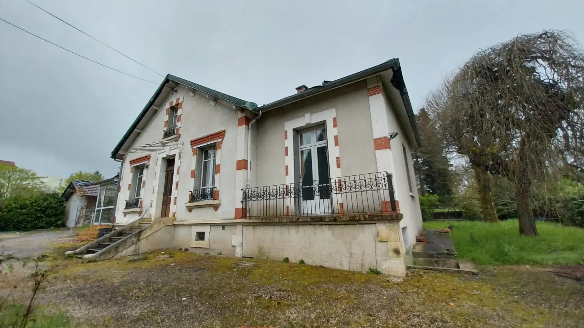 Maison à l'entrée de Ribérac avec 4 chambres 