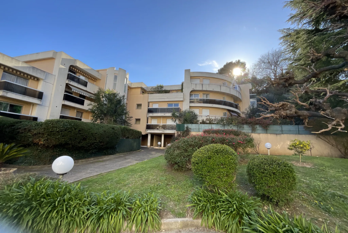 À vendre : Appartement 2 pièces centre-ville Cagnes sur Mer 