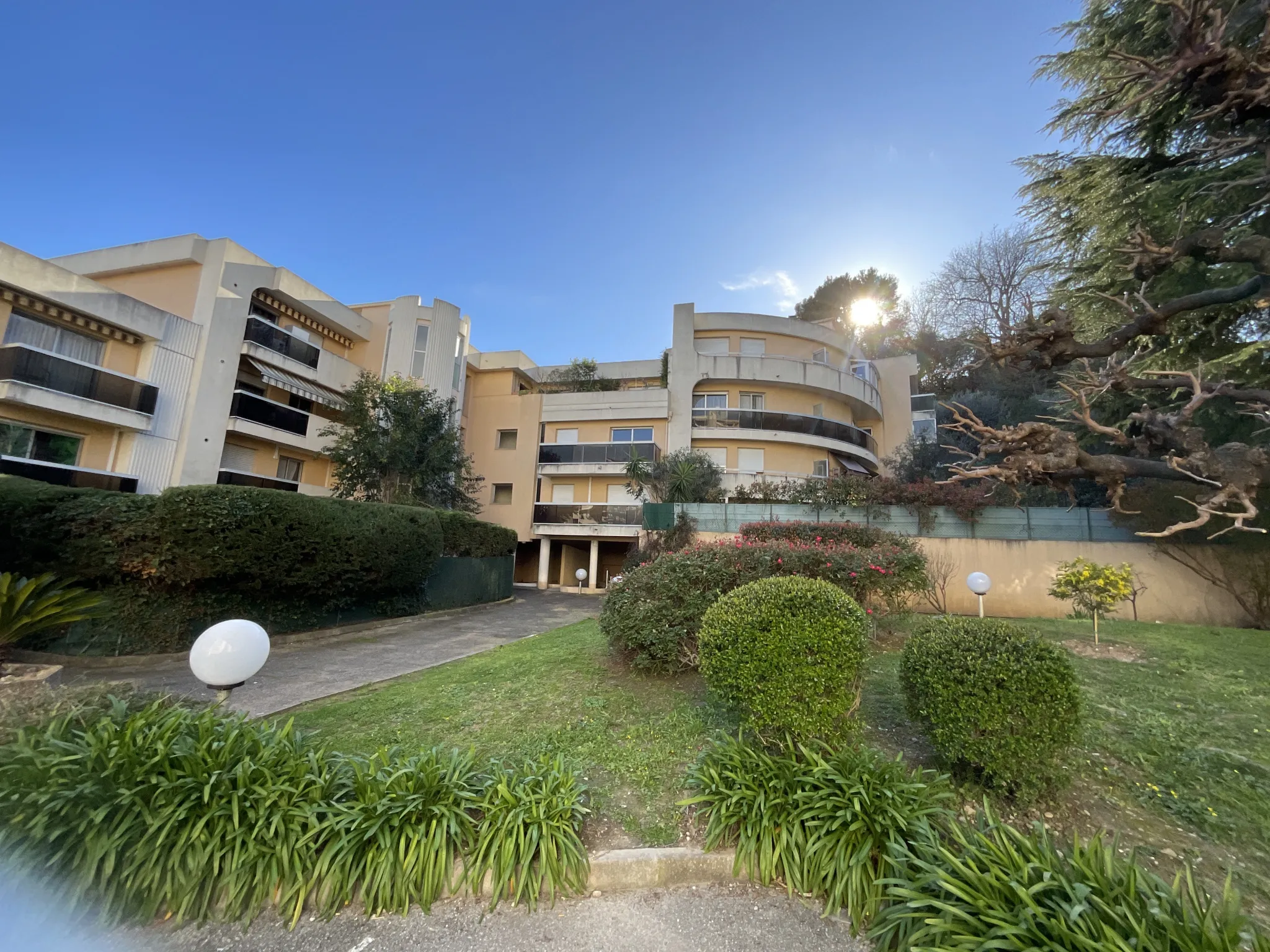 À vendre : Appartement 2 pièces centre-ville Cagnes sur Mer 