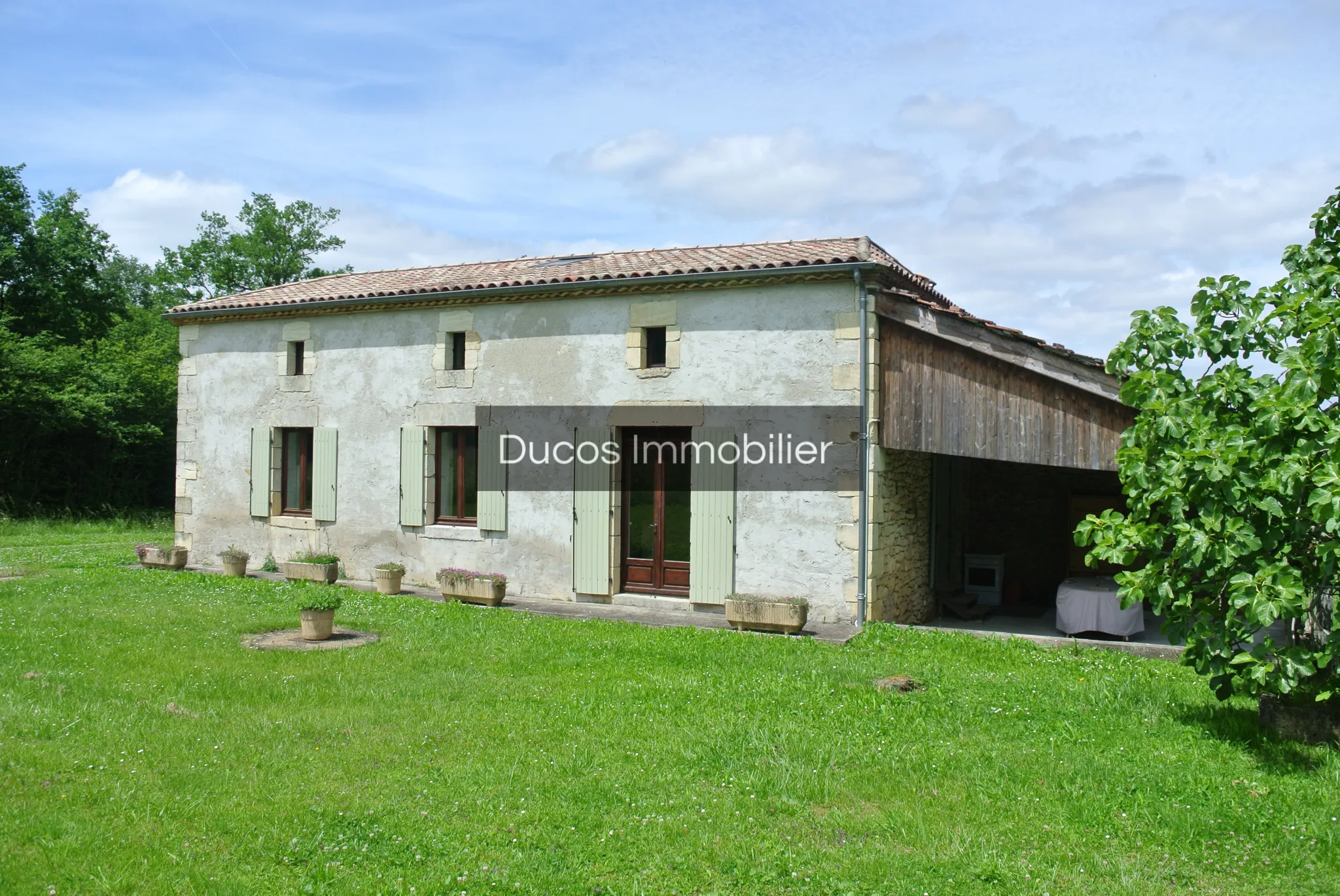 Belle maison en pierre avec terrain à Lagupie 