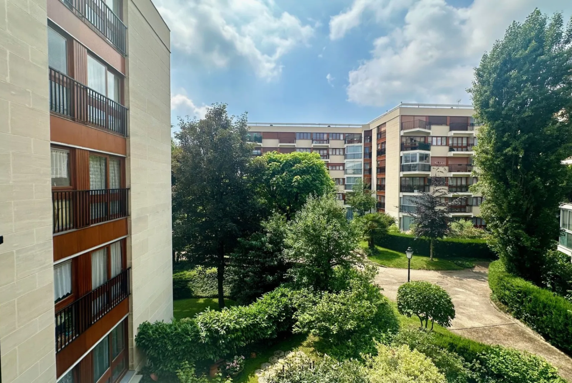 Appartement 2/3 pièces avec balcon et piscine à Le Chesnay 