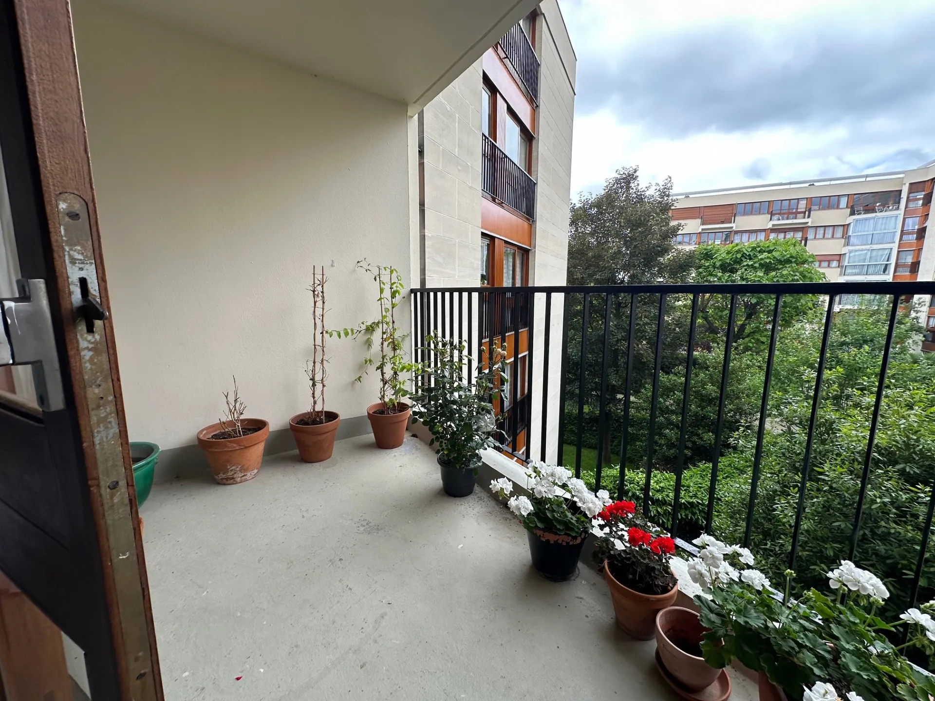 Appartement 2/3 pièces avec balcon et piscine à Le Chesnay 