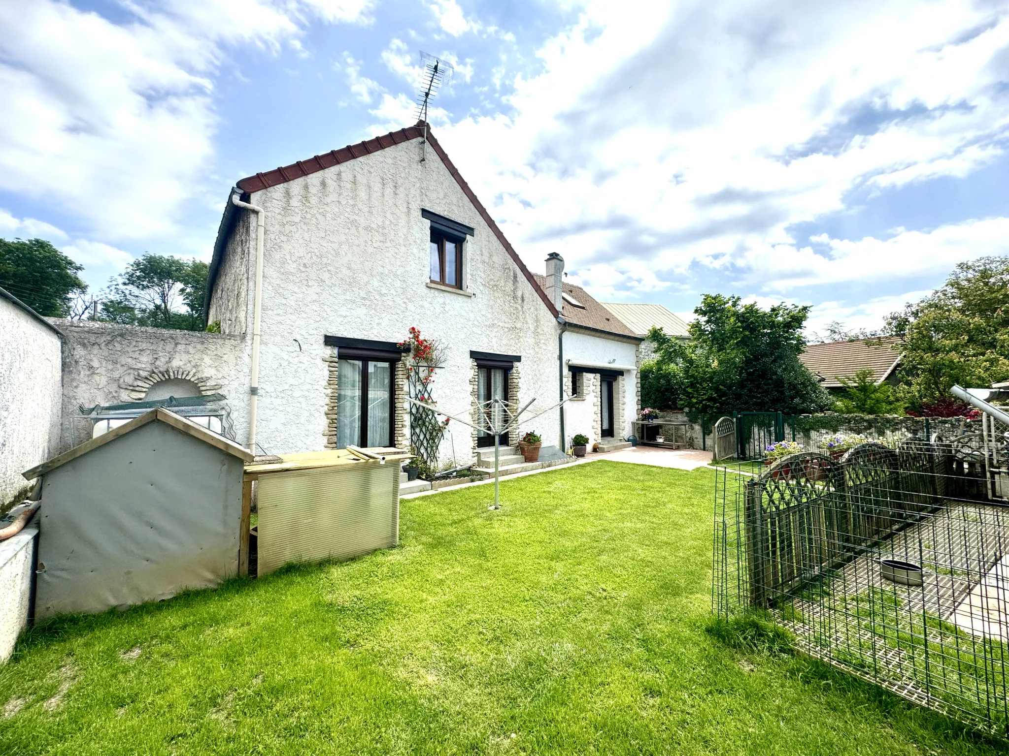 Charmante maison de 120m2 avec jardin à Issou 