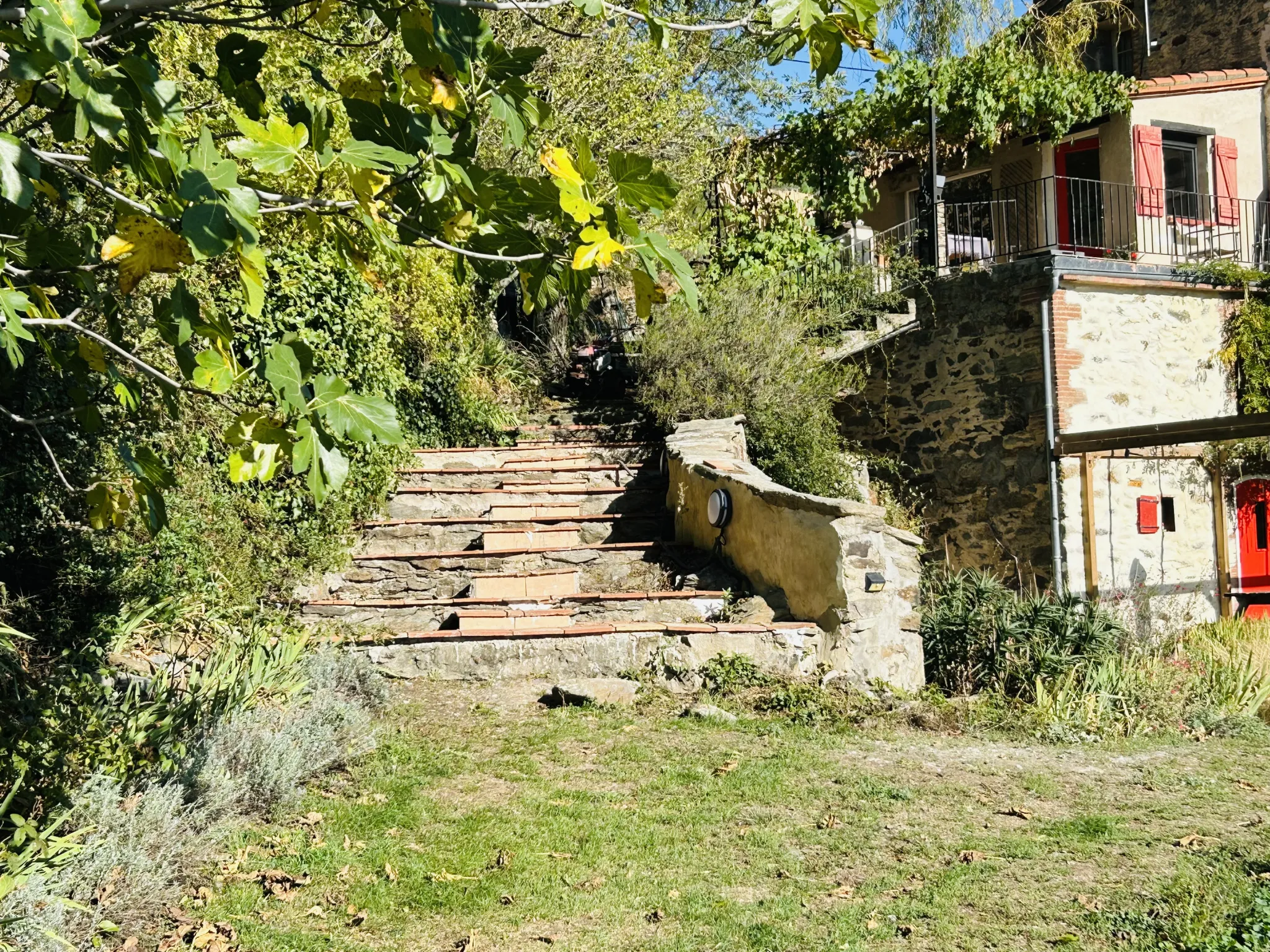 Propriété avec vue exceptionnelle sur les Pyrénées à Saint Marsal 