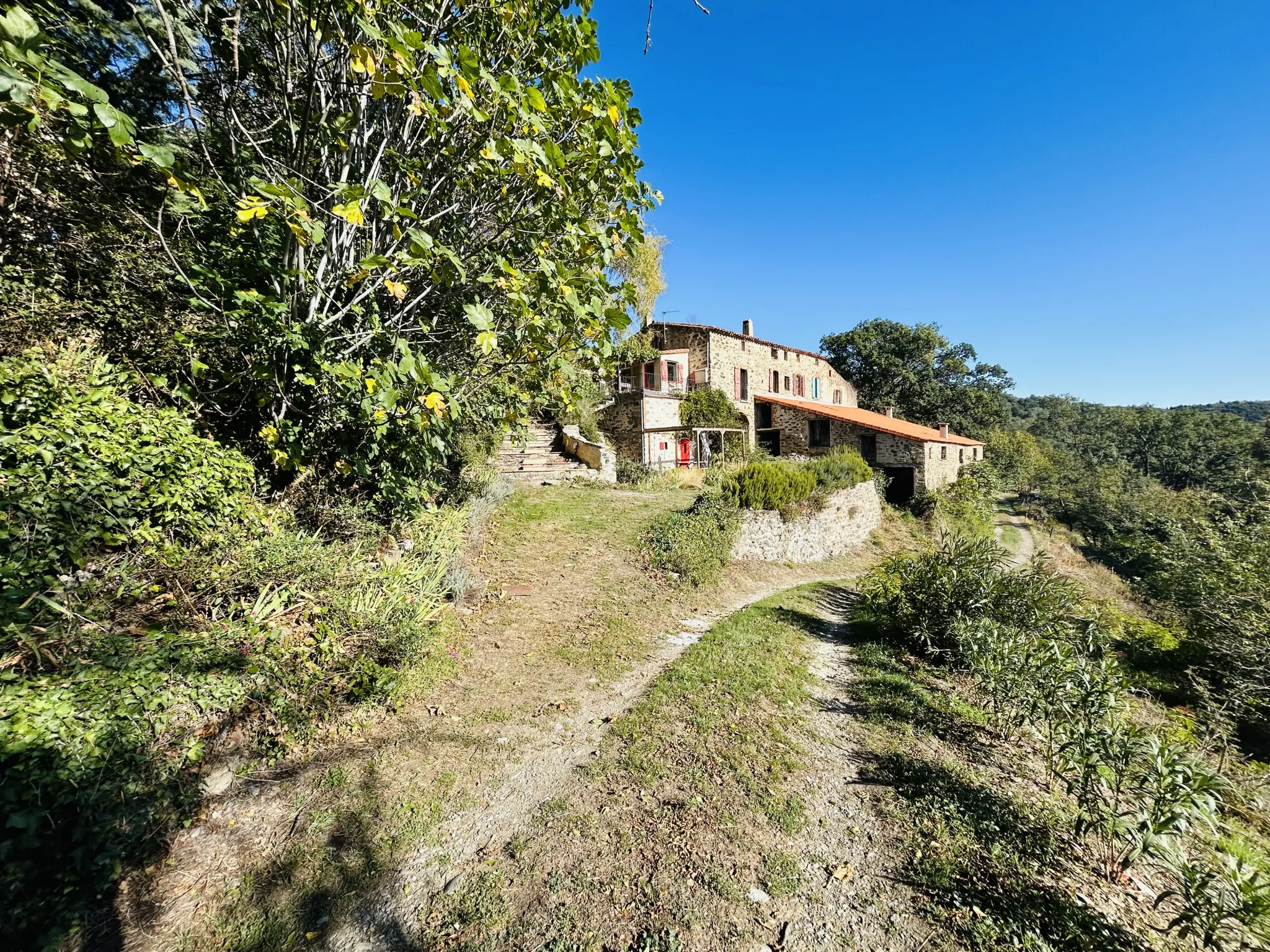 Propriété avec vue exceptionnelle sur les Pyrénées à Saint Marsal 