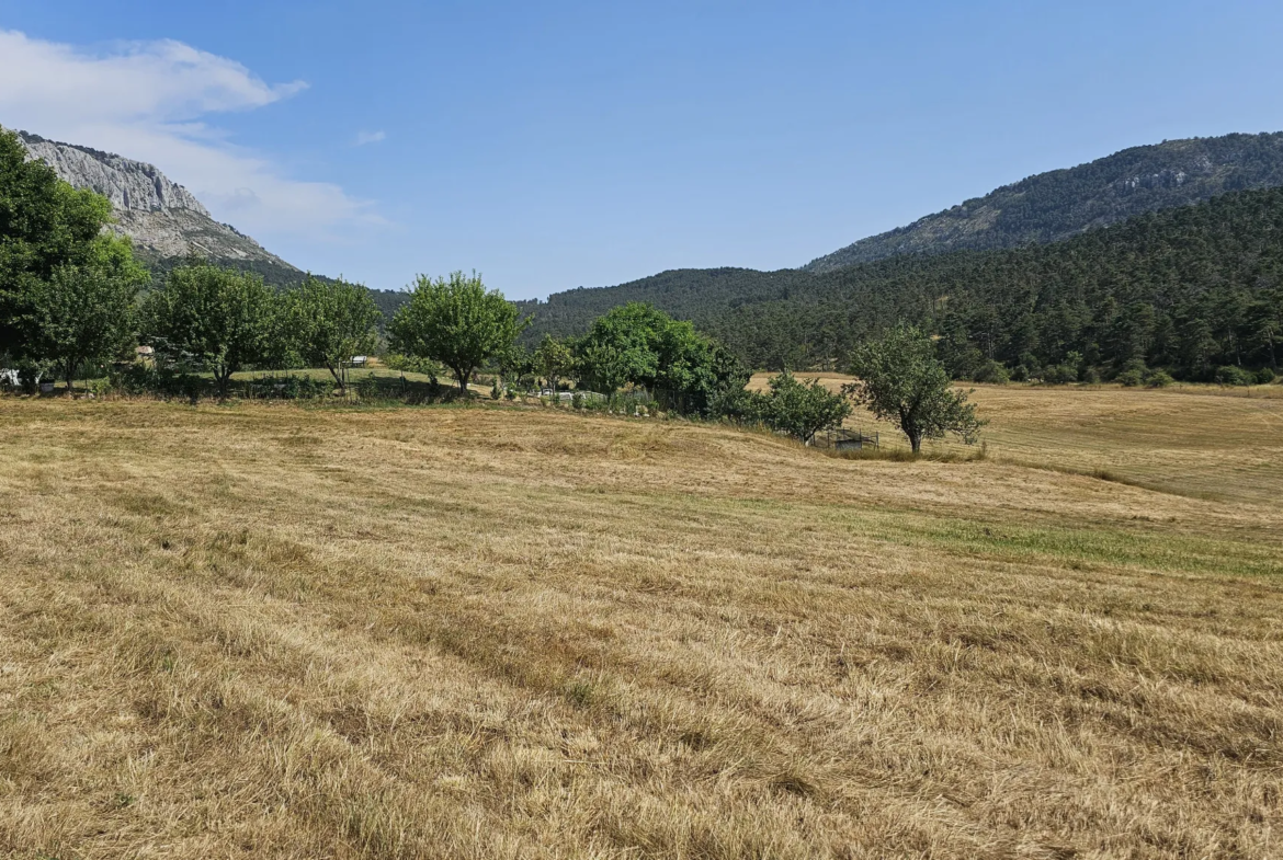 Terrain agricole avec vue dégagée à Seranon 