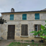 Maison charentaise à rénover avec 9 hectares de prairies à Nercillac