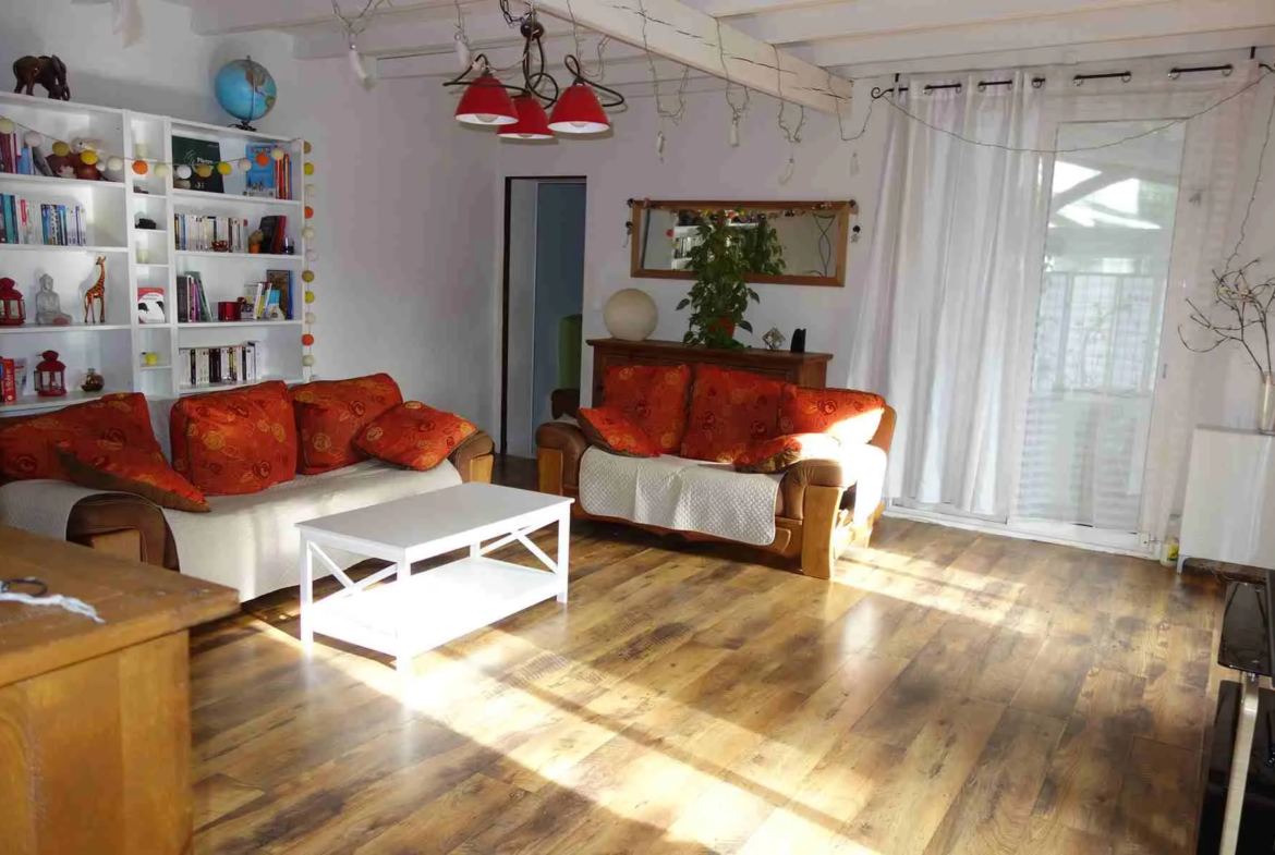 Maison en pierre avec piscine dans un hameau paisible à Bayon sur Gironde 