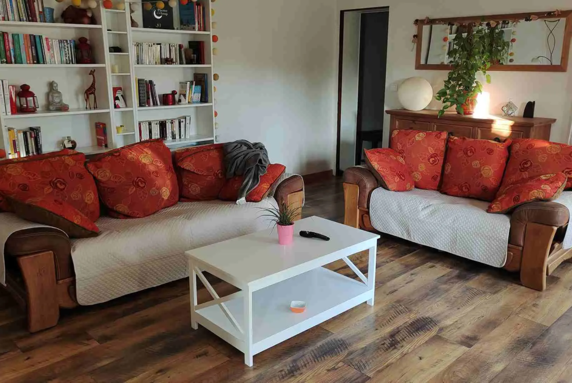 Maison en pierre avec piscine dans un hameau paisible à Bayon sur Gironde 