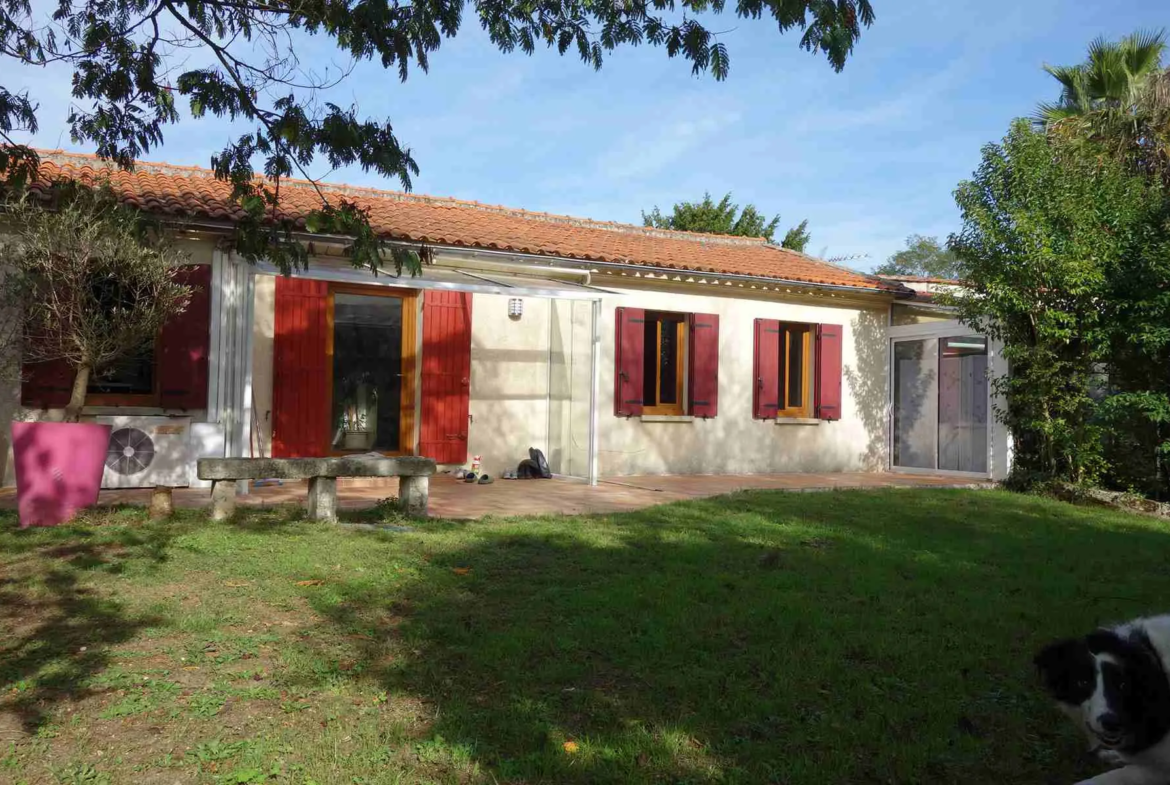 Maison en pierre avec piscine dans un hameau paisible à Bayon sur Gironde 