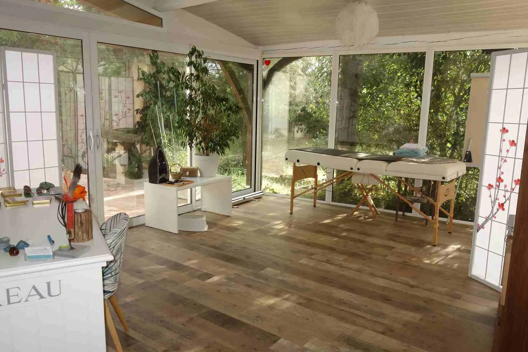 Maison en pierre avec piscine dans un hameau paisible à Bayon sur Gironde 