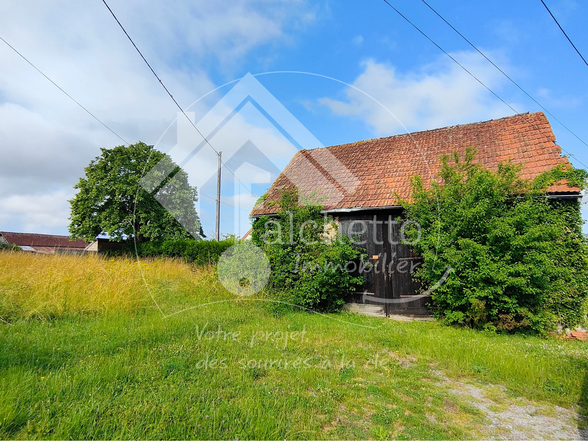 Grange à rénover sur terrain à Saint Gérand-le-Puy 