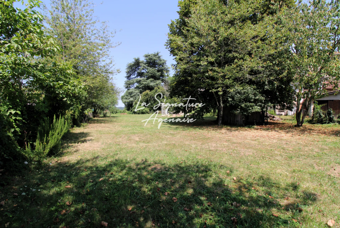 Maison de village en pierre à Laugnac avec potentiel d'aménagement 